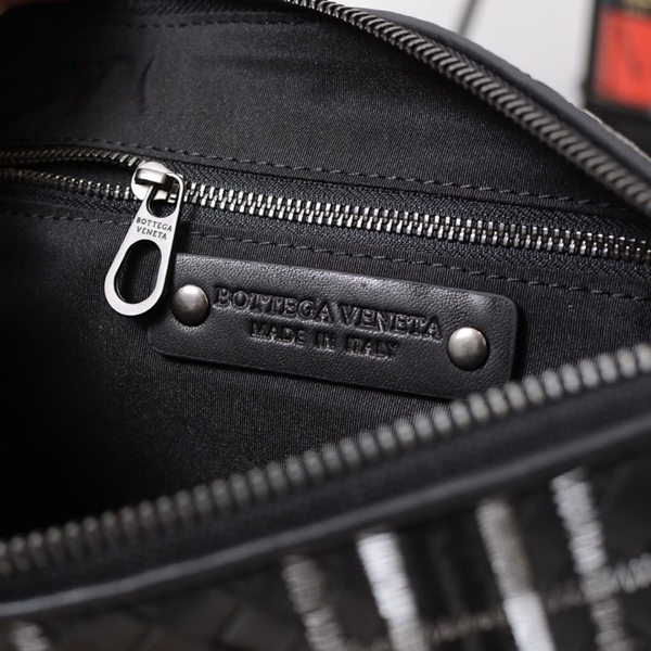 ボッテガヴェネタバッグ背面デザイン